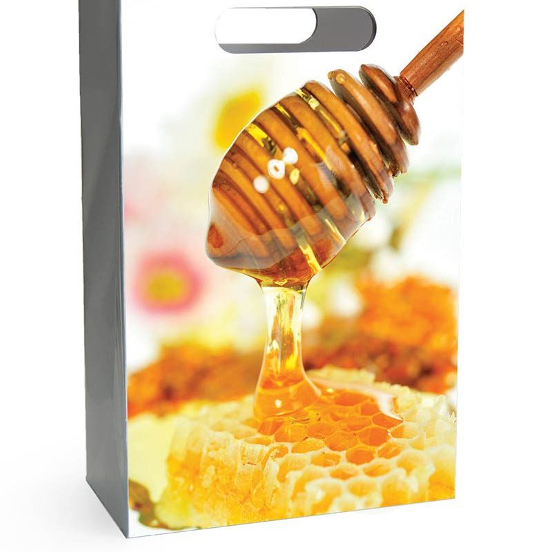 Dėžutė dovanai su rankenėlė „Korio medus“ (blizgus kartonas, 30x19x19,5 cm)
